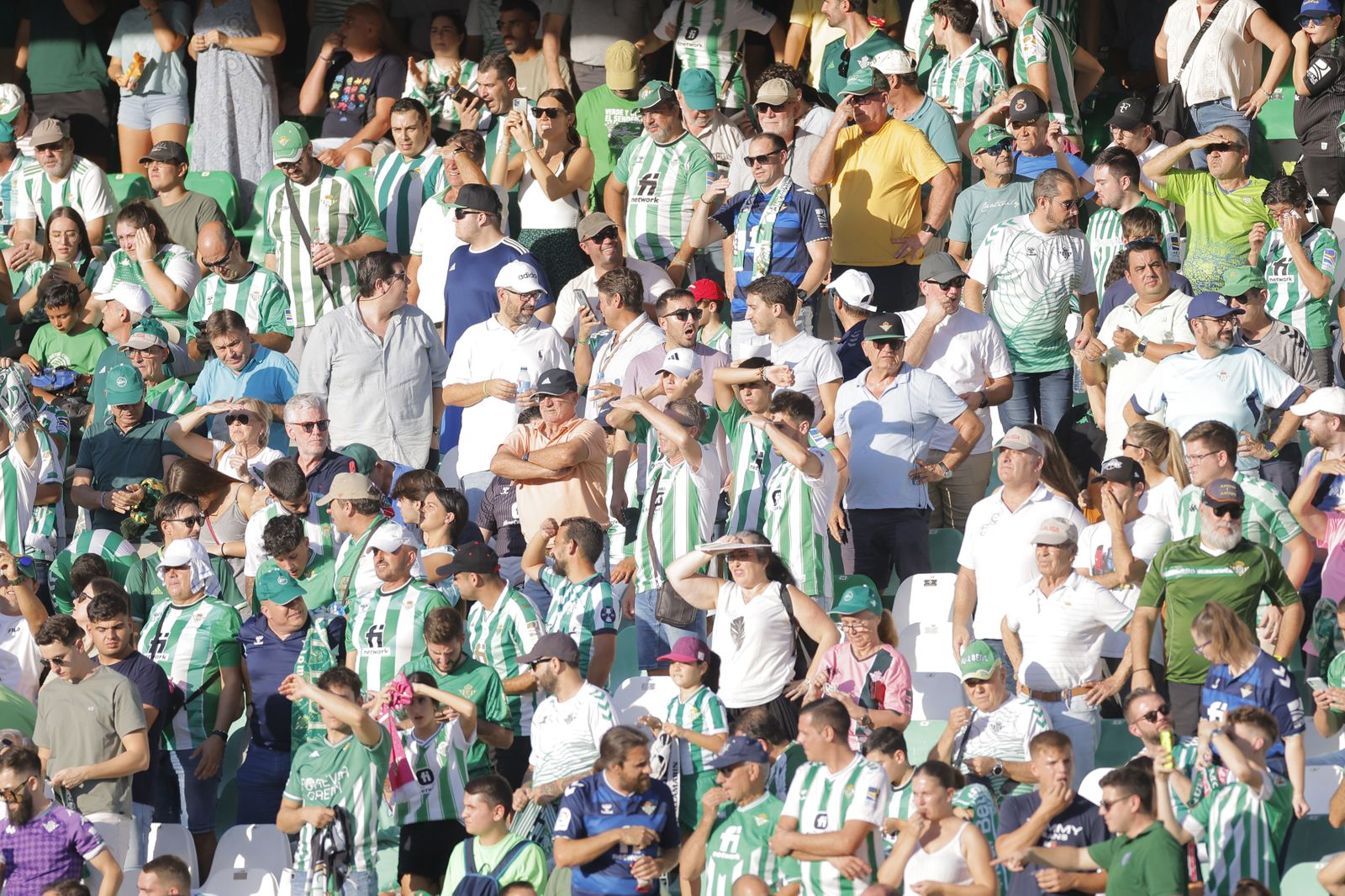 Búscate en la fotos del Betis-Sparta