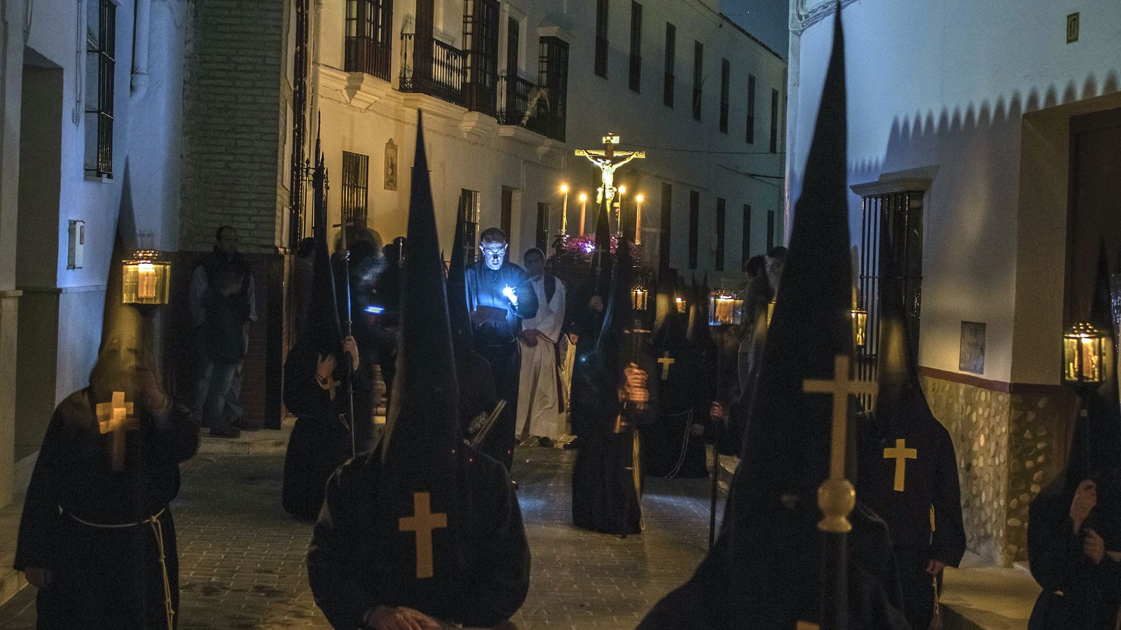 Silencio absoluto la madrugada del Miércoles Santo, en Estepa, con los Estudiantes.
