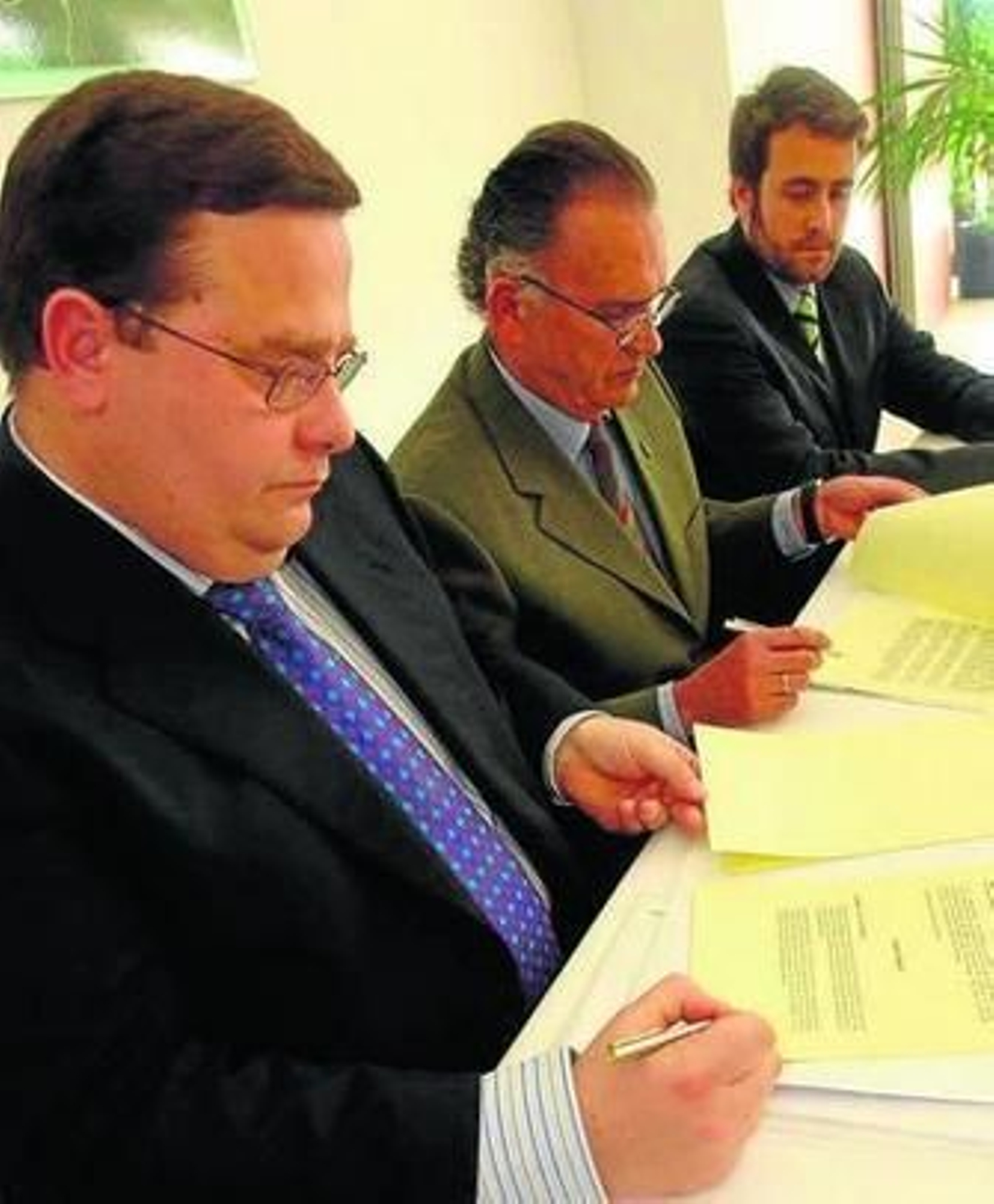 Imagen de la firma del acuerdo, ayer.