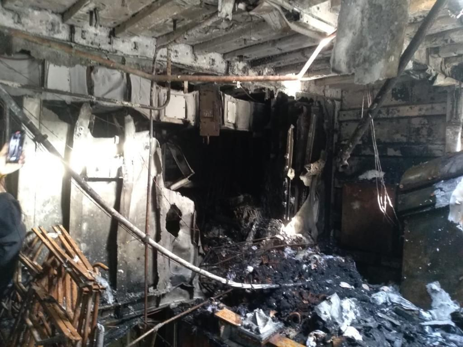 Así ha quedado la fragata 'Santa María' tras el incendio.