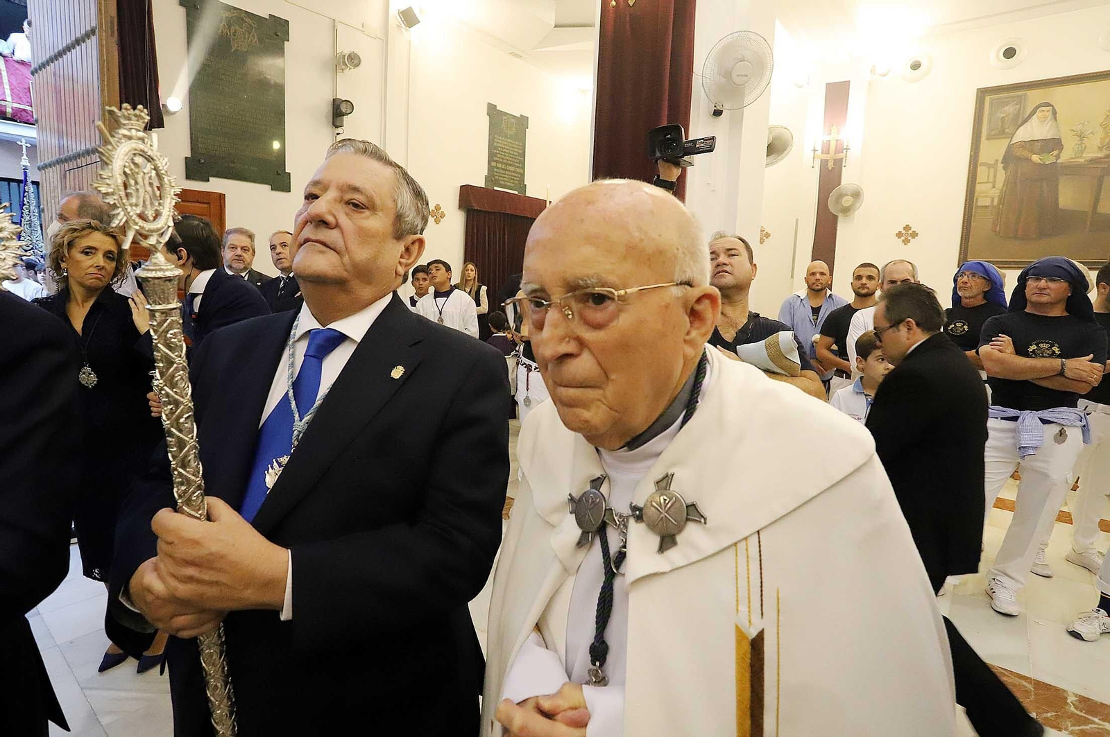 Imágenes de la procesión de la Virgen de la Amargura por las calles de Huelva