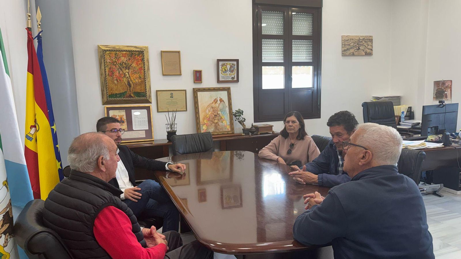 El alcalde de Las Cabezas, José Solano (IU), se ha reunido con varios agricultores afectados por las inundaciones El alcalde de Las Cabezas, José Solano (IU), se ha reunido con varios agricultores afectados por las inundaciones