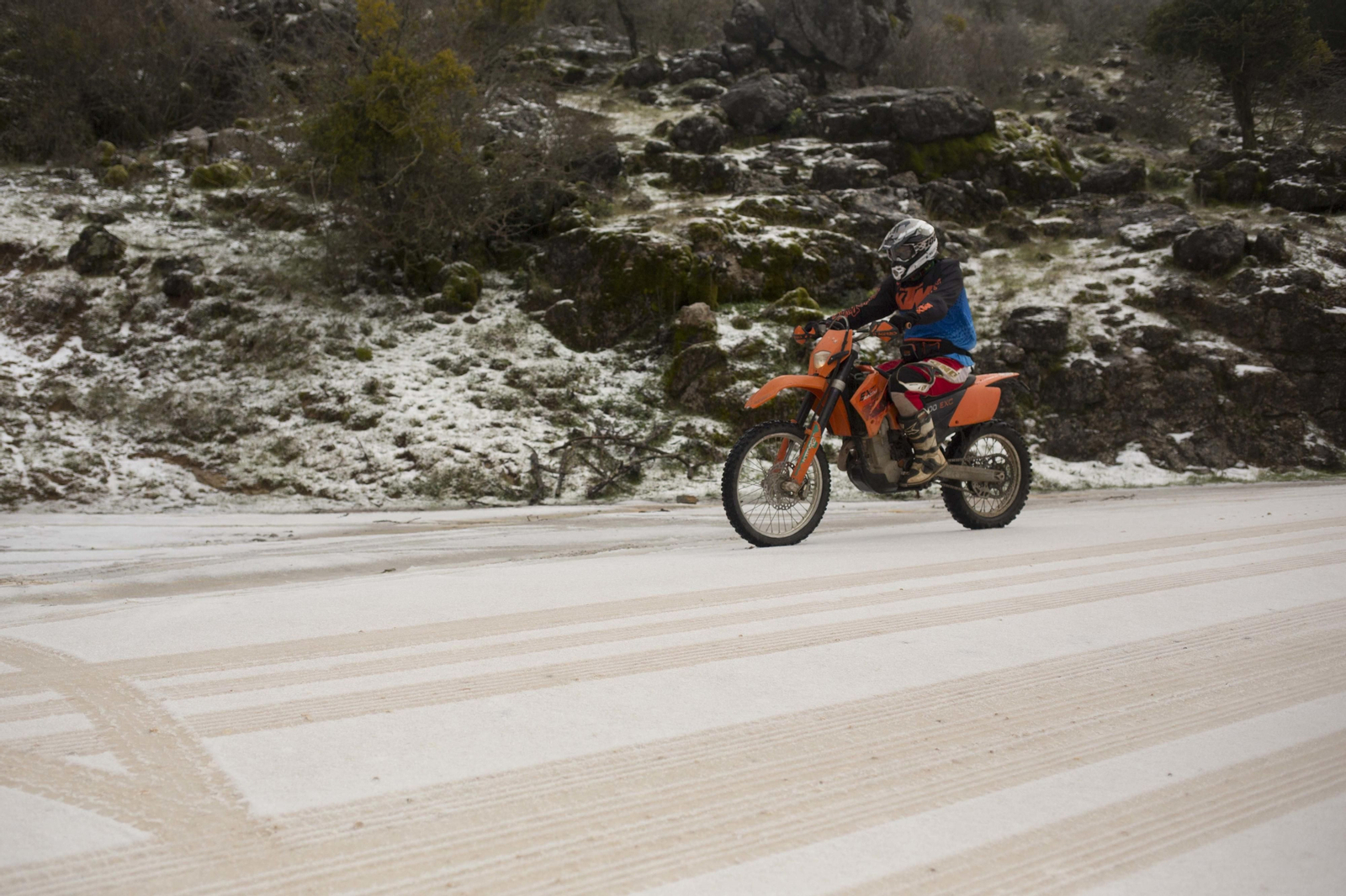 Las imágenes de la primera nevada del invierno en la Sierra de las Nieves