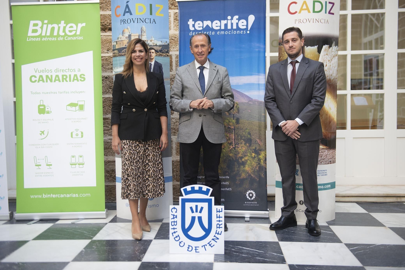 Cádiz y Canarias, a solo un vuelo de distancia