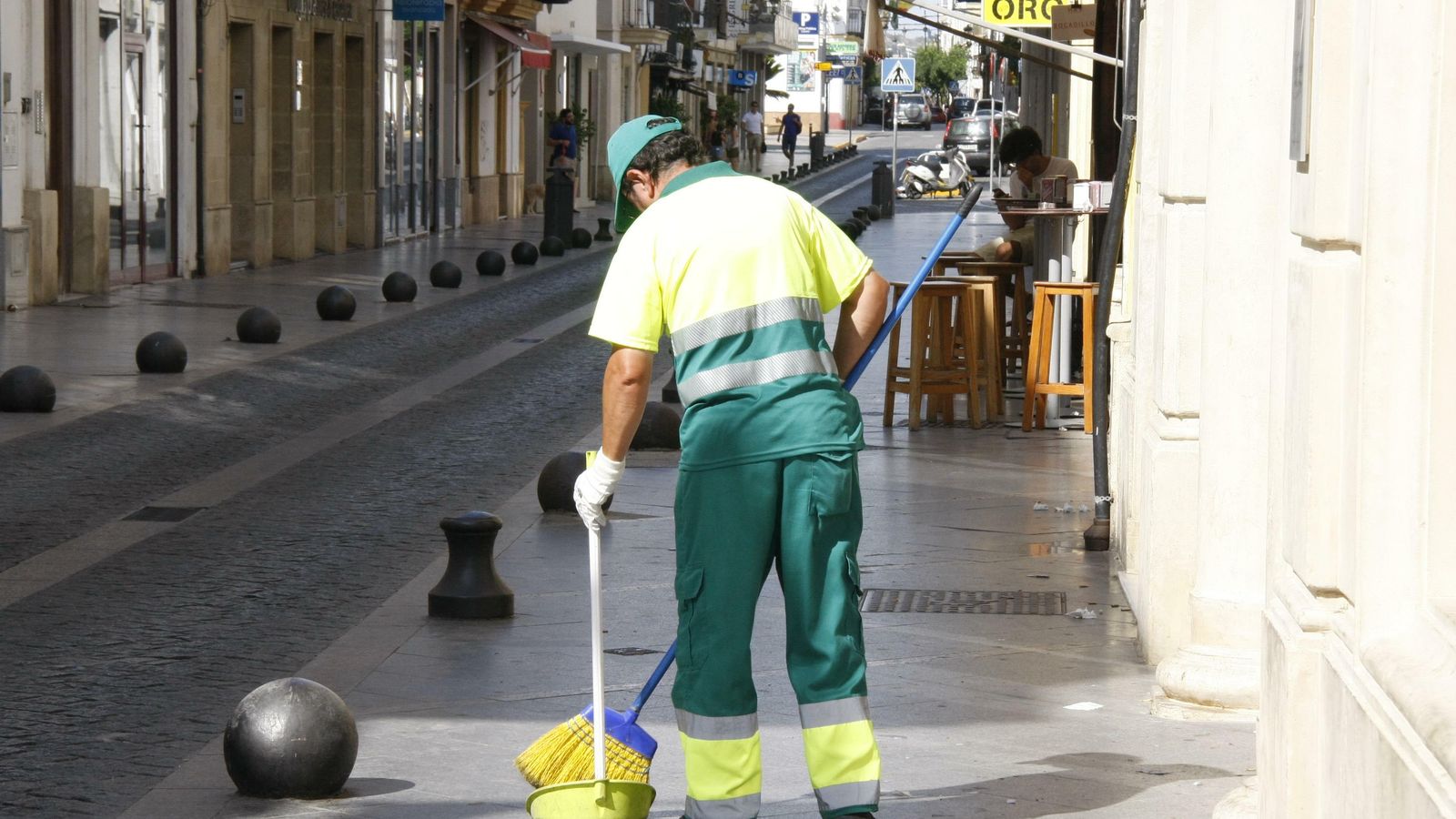 Los operarios del servicio  han comenzado la huelga de limpieza viaria y recogida de basuras.
