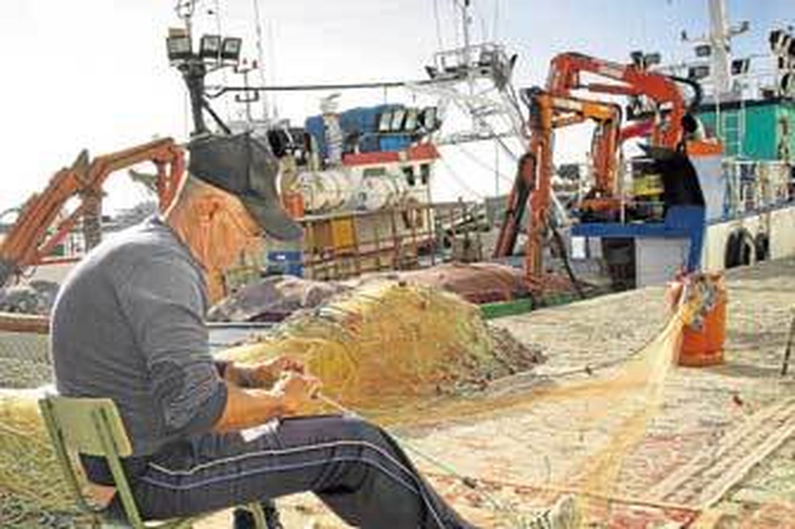 La flota de Barbate lleva dos años sin poder faenar en el caladero marroquí. /EFE