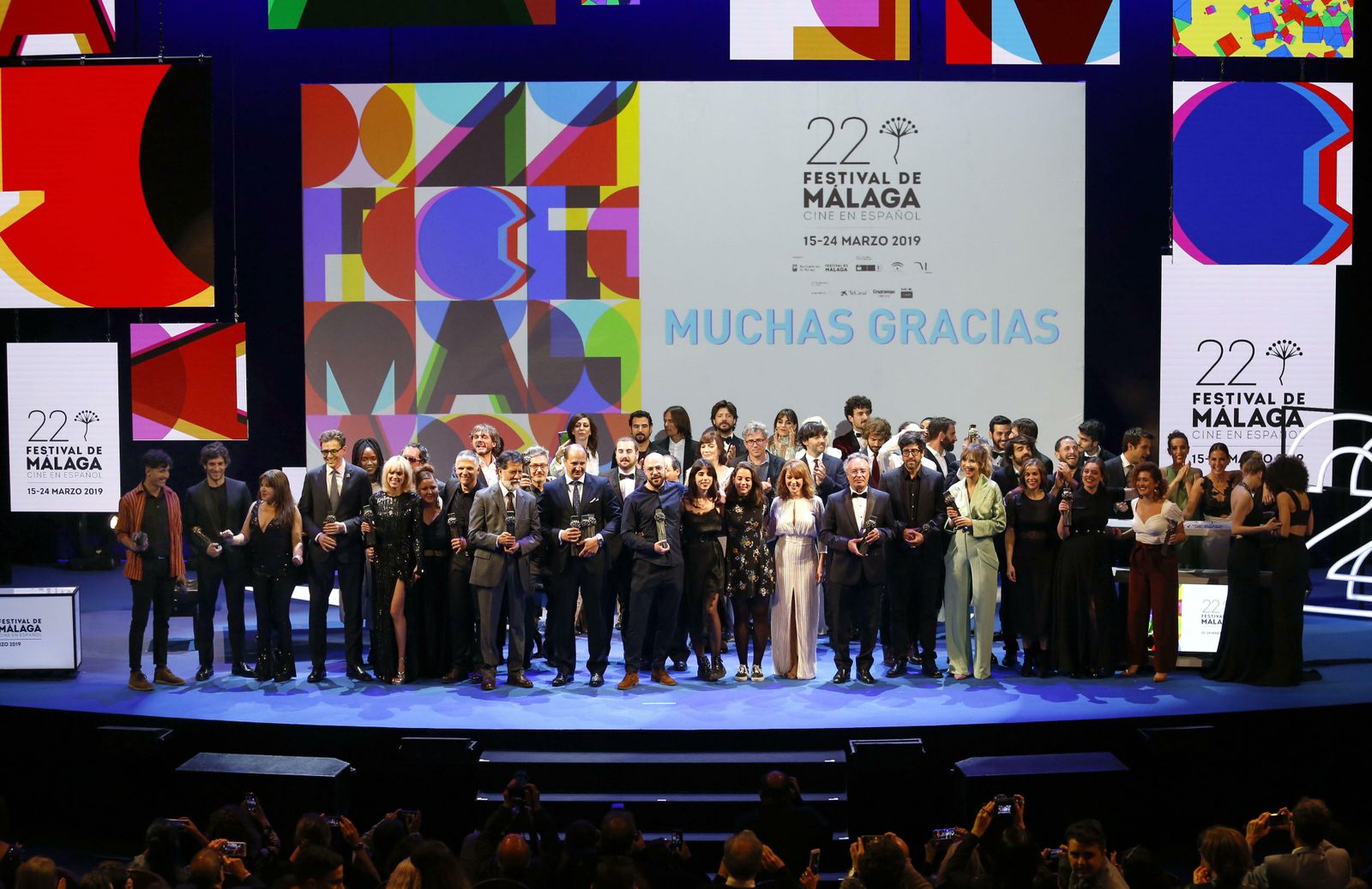 Los ganadores del Festival de Málaga, en el escenario del Teatro Cervantes.