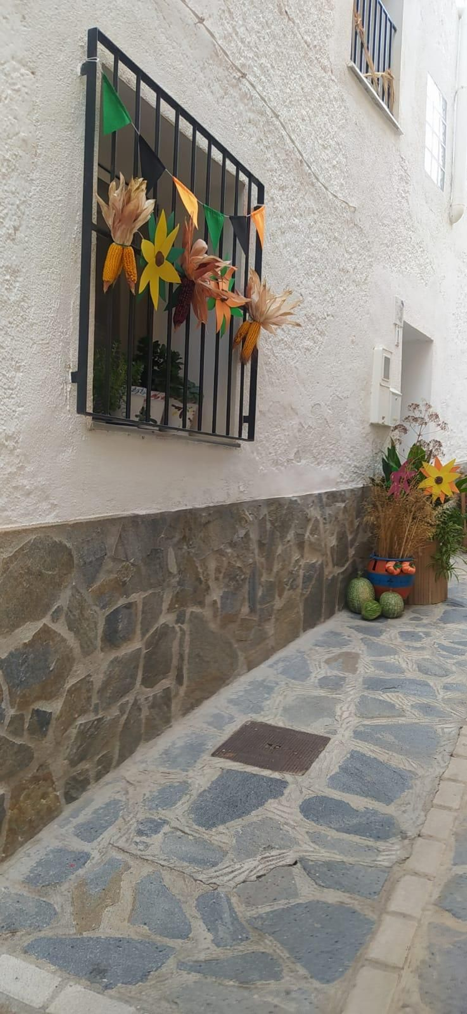 Los 40 vecinos de paja, trapo y cartón de Bacares, en fotos