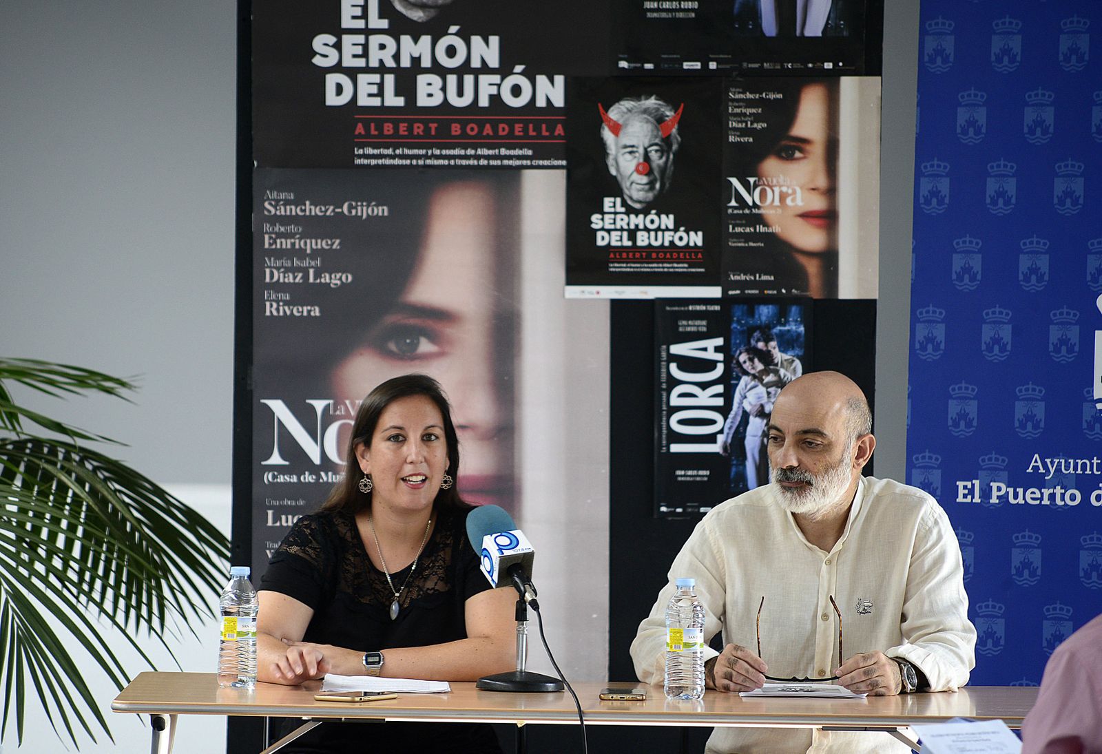 La concejala de Cultura María Eugenia Lara y el técnico Raúl Barriuso durante la presentación de la programación.