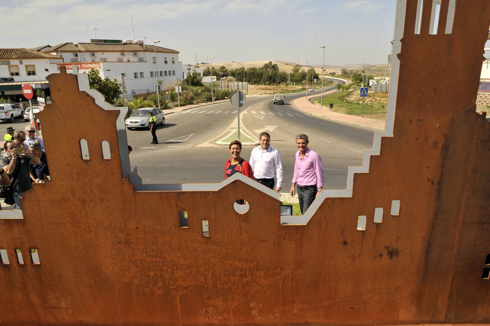 En las inmediaciones de este acceso al pueblo se ubicará la planta hormigonera.