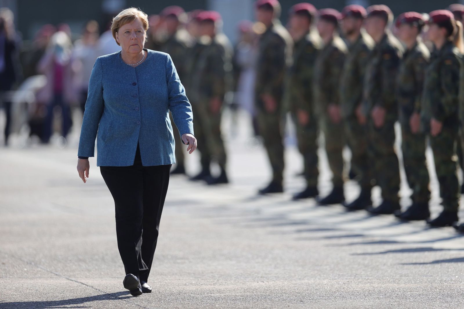 Merkel, durante una reunión con los soldados que participaron en la evacuación de Kabul  en Seedorf.