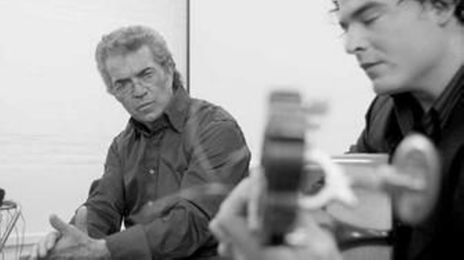 El 'cantautor flamenco' Miguel López pone voz a la poesía en el álbum 'Canto a los poetas'.