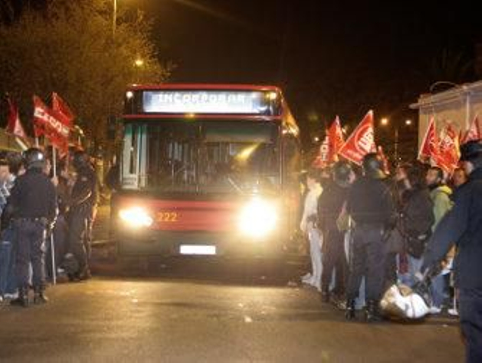 Madrugada de paros en industria y en mercados