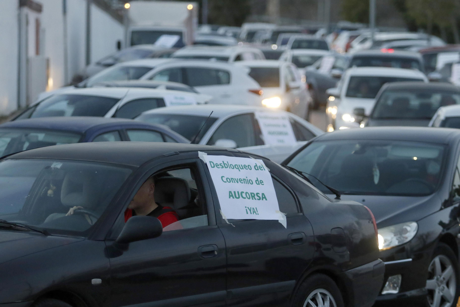 La caravana de protesta de la plantilla de Aucorsa, en fotografías