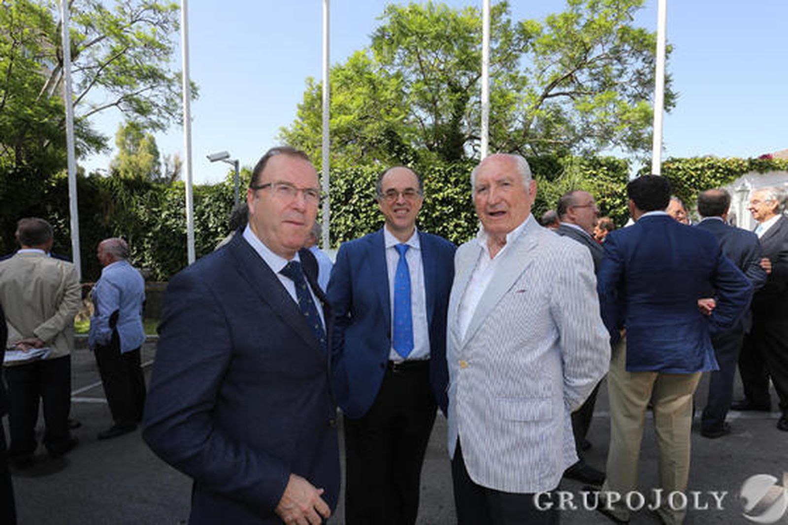 Juan Núñez, representante de la CEC en Jerez, José Manuel Perea, secretario de la Cámara de Comercio de Jerez, y Ángel Zamorano, presidente de la asociación de estaciones de servicio.

Foto: Pascual