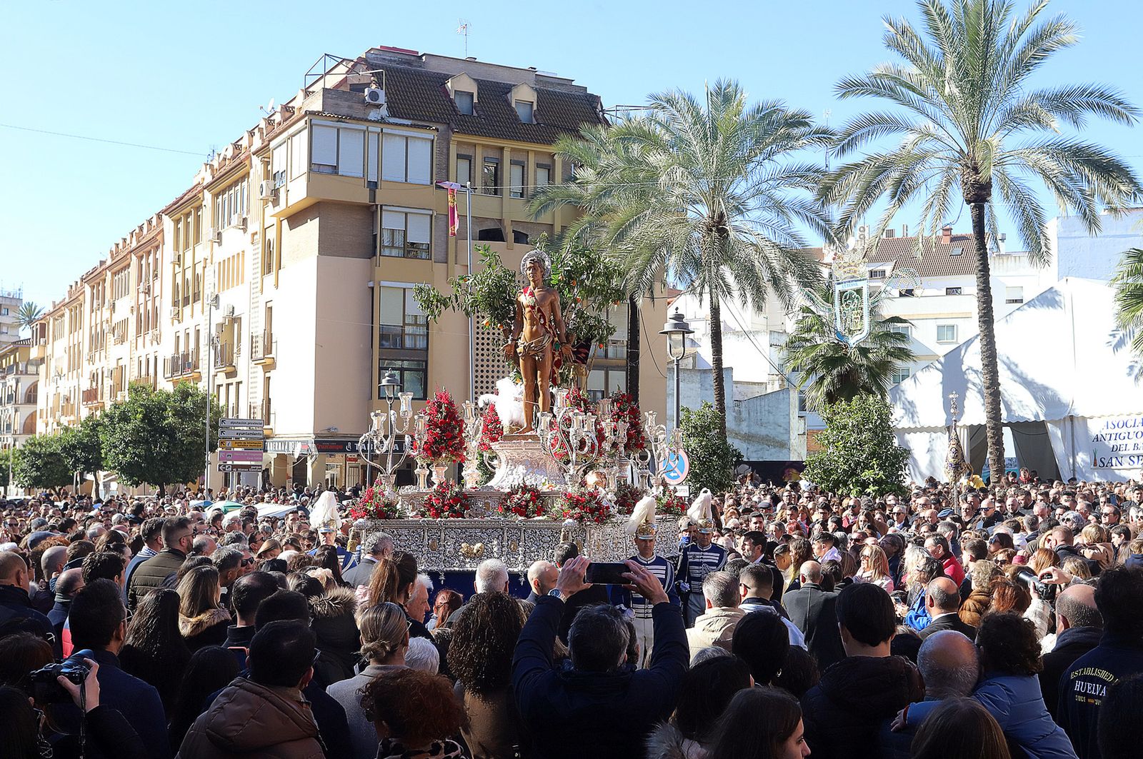 Imágenes de la procesión de San Sebastián en Huelva