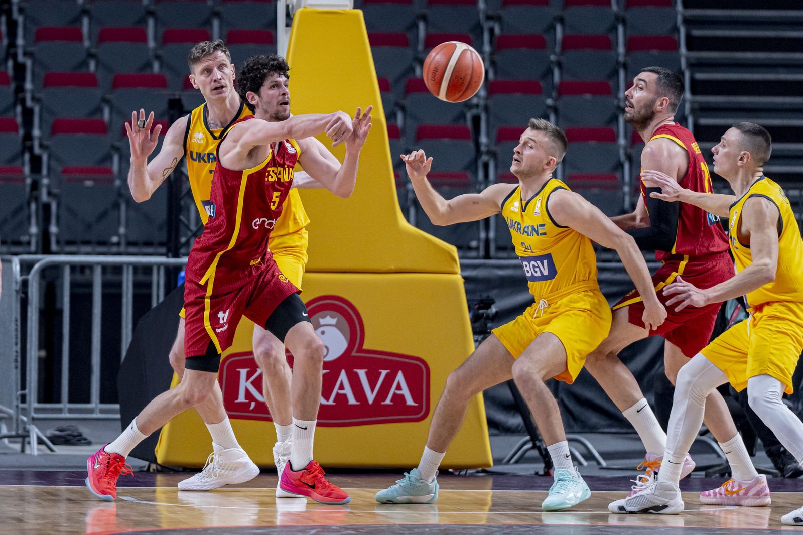 Las mejores fotos del Ucrania-España de baloncesto