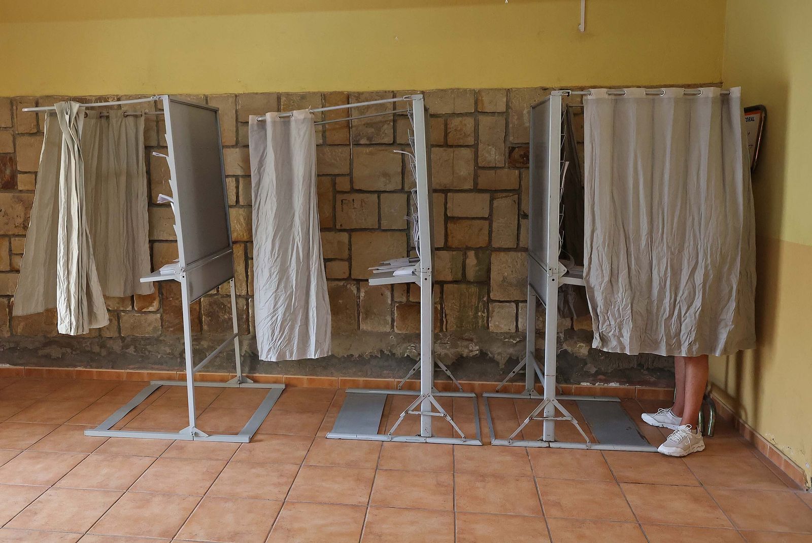 Imágenes de la jornada electoral para el Parlamento Europeo en Algeciras