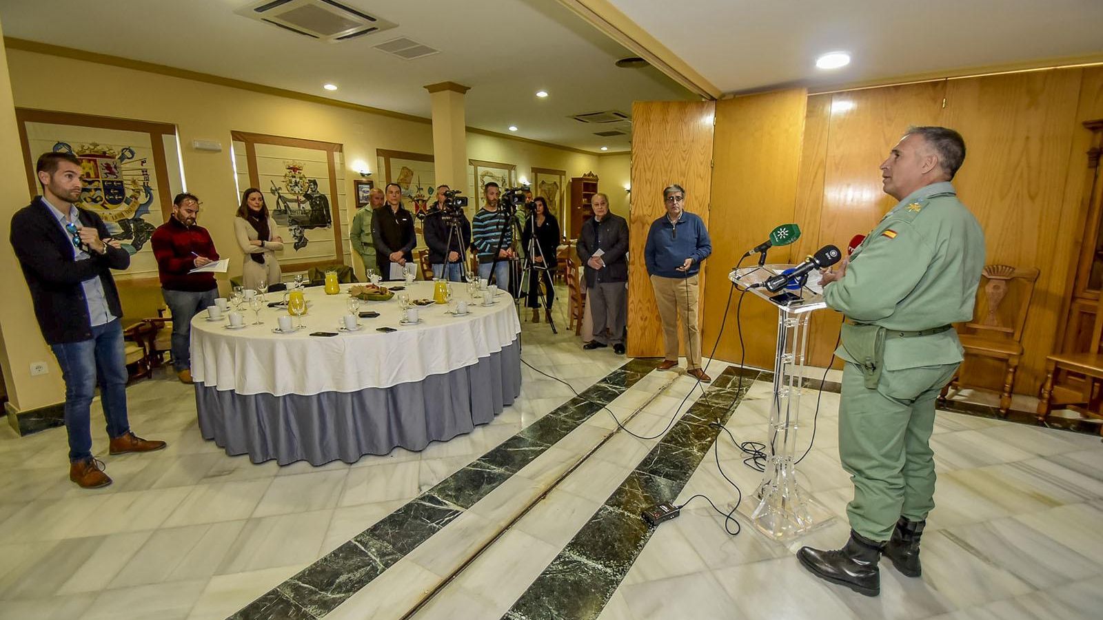 El general Marcos Llago se dirige a los medios en el encuentro celebrado este martes en la base de Viator.