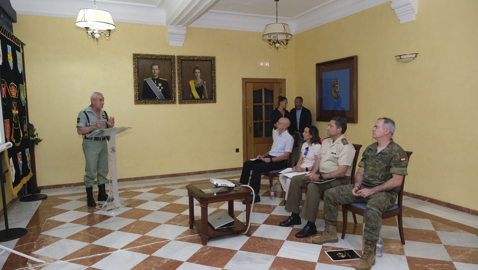 Visita de la Ministra de Defensa Margarita Robles a La Legión Española, en Viator