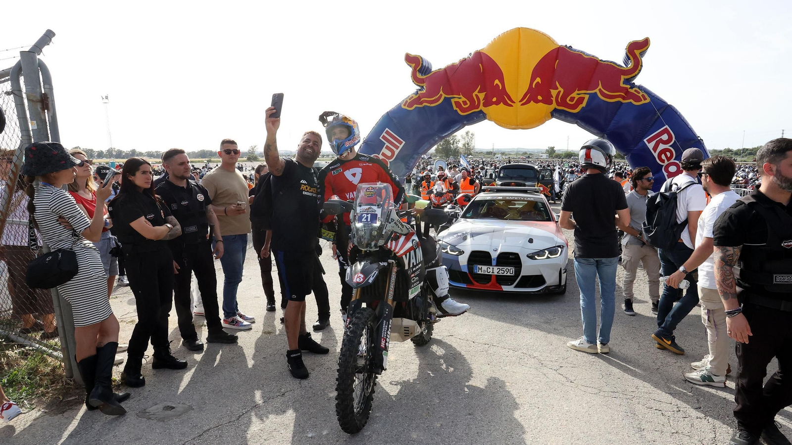Salida de la caravana motera desde el Circuito de Jerez - Ángel Nieto Salida de la caravana motera desde el Circuito de Jerez - Ángel Nieto
