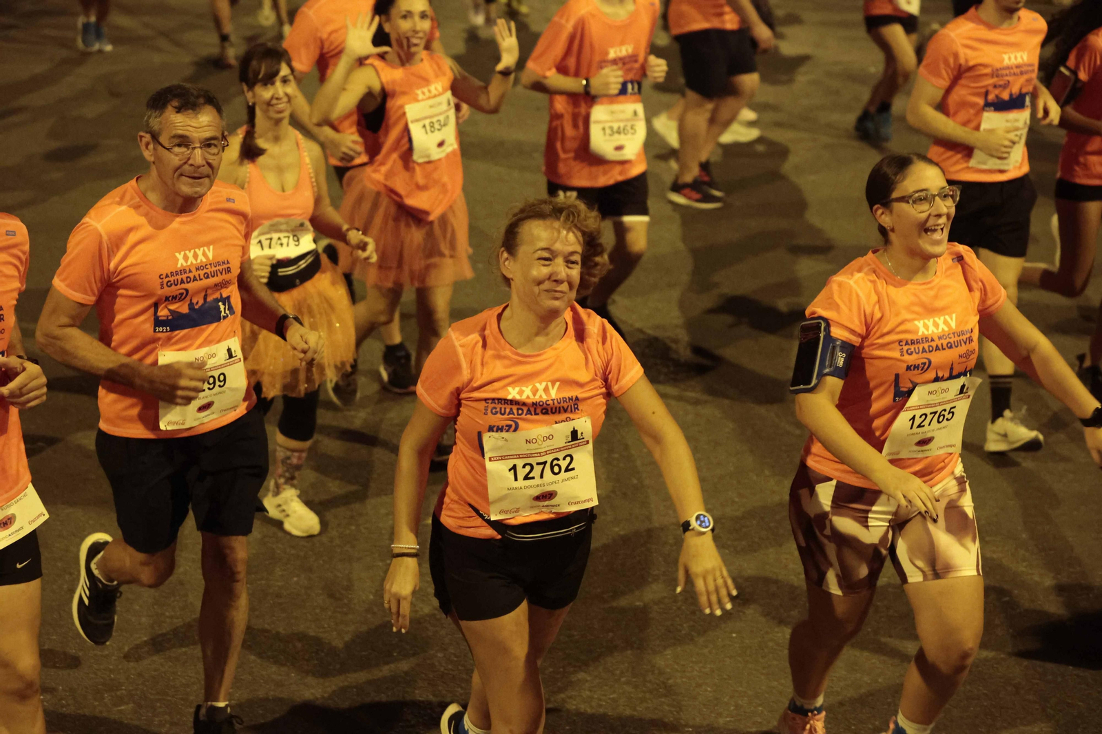 Búscate en las fotos de la Carrera Nocturna (III)