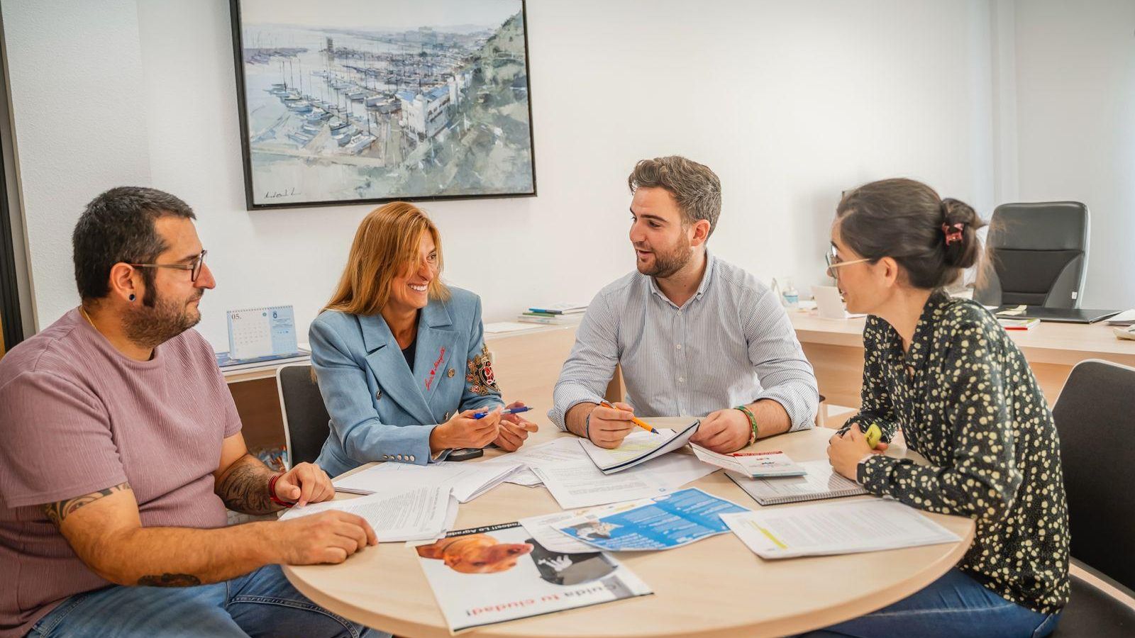 Reunión en el ayuntamiento para dirimir la nueva ordenanza.