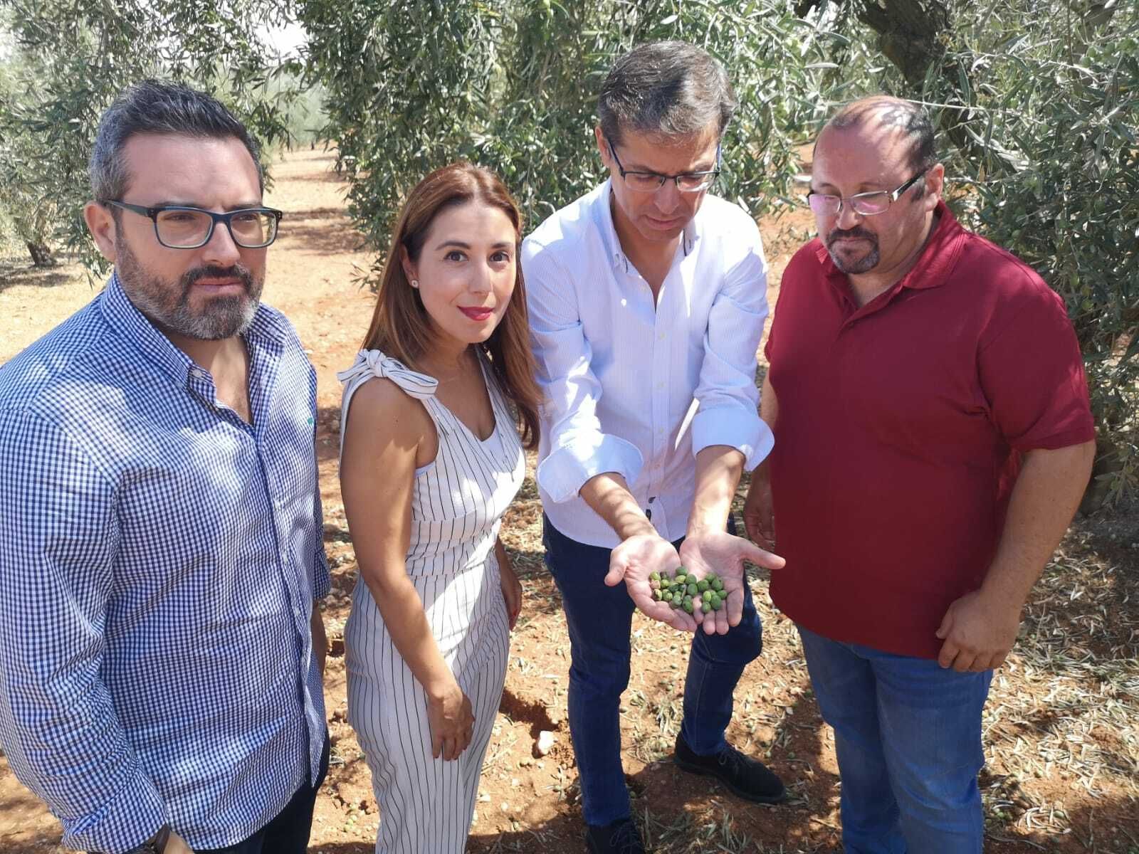 Beatriz Rubiño y Manuel Chicón en Sierra de Yeguas.