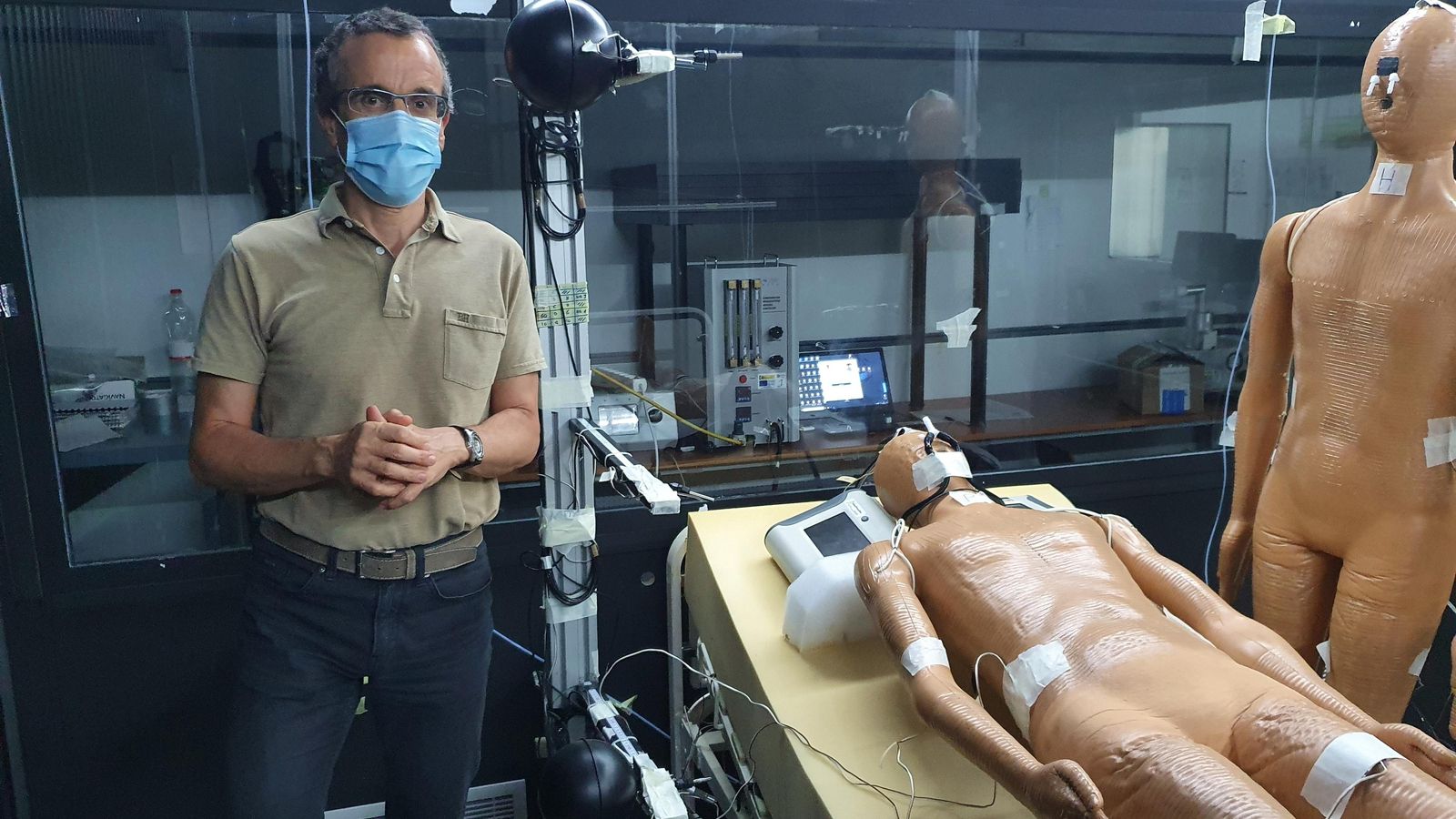 El profesor, en su laboratorio.