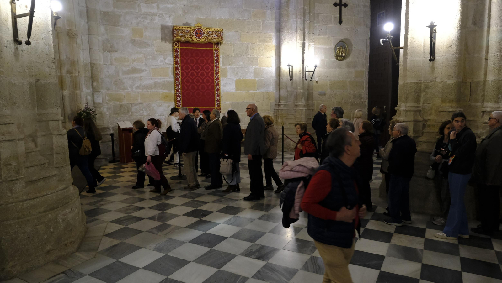 Imágenes del Besapiés de Jesús Cautivo de Medinaceli, en la Catedral de Almería