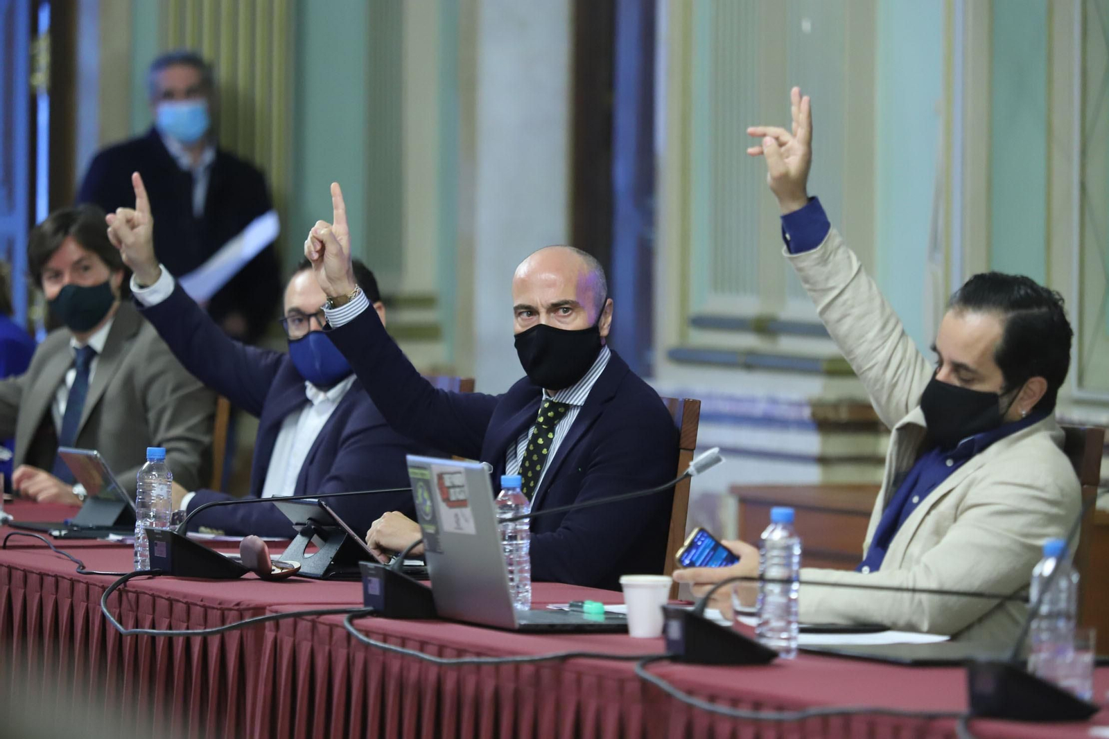 Imágenes del pleno celebrado en el Ayuntamiento de Huelva