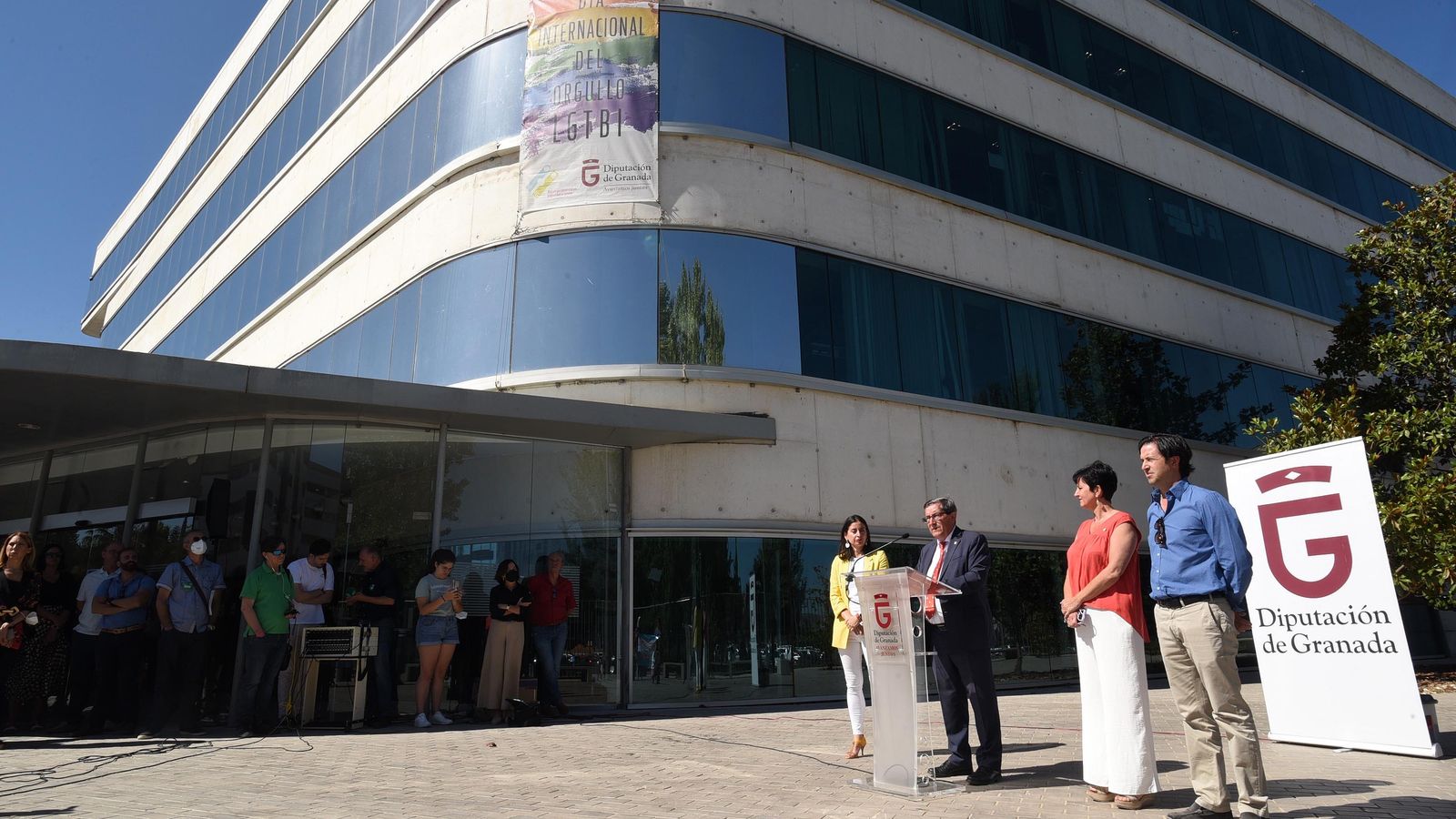 Acto de lectura del manifiesto, por parte de José Entrena