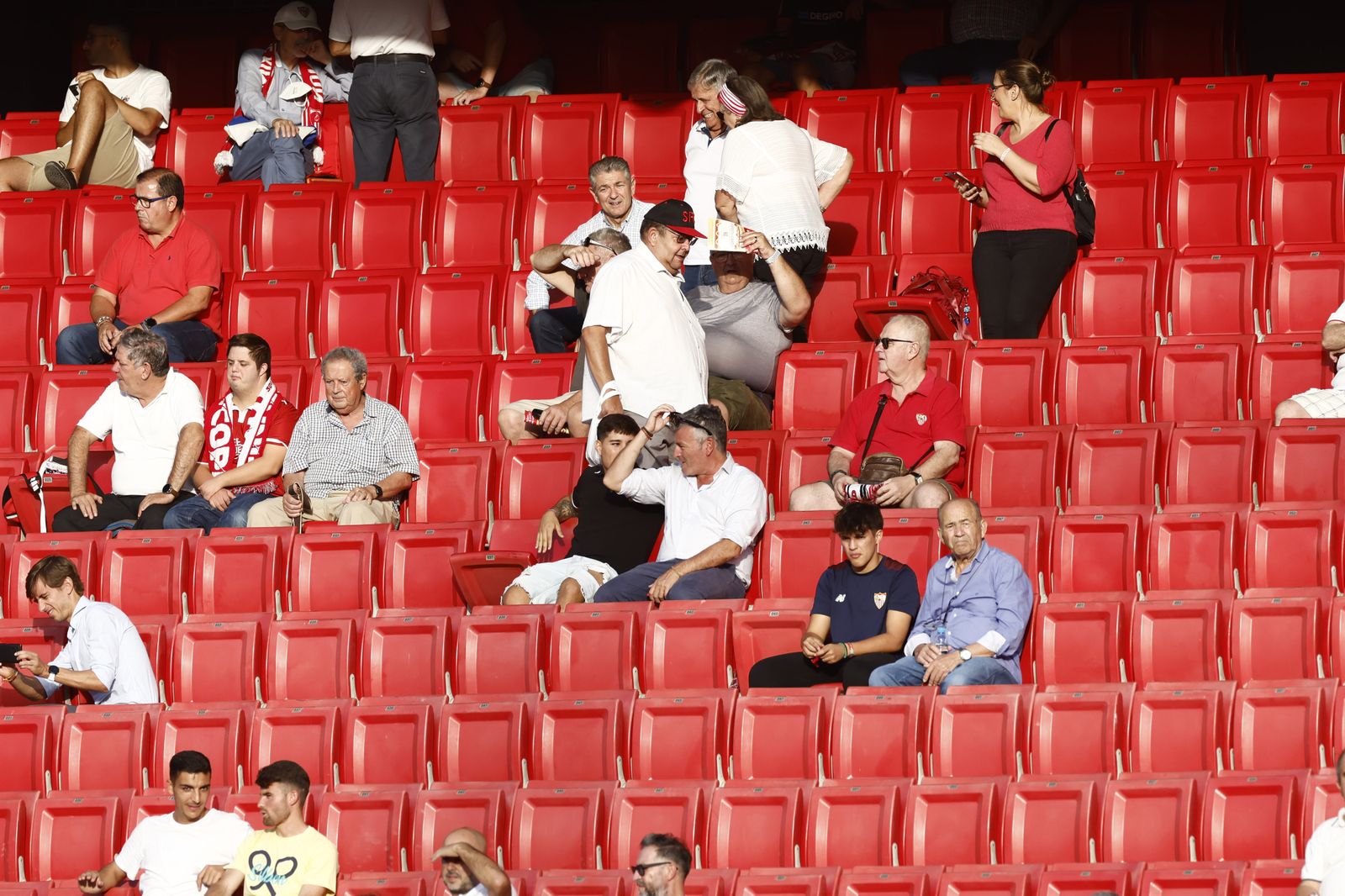 Búscate en las fotos del Sevilla-Valencia