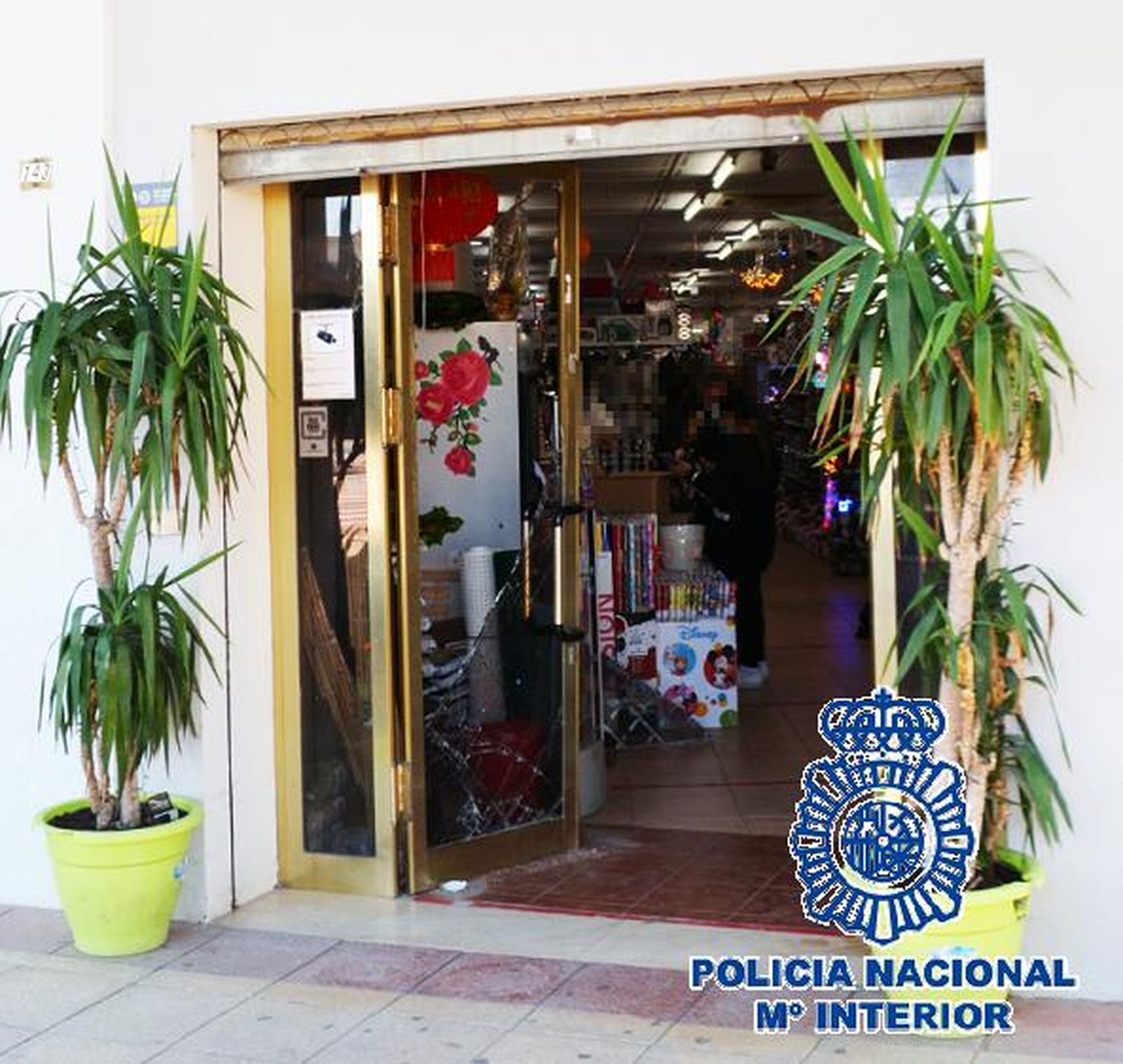 Uno de los establecimientos de Estepona afectados por los robos.