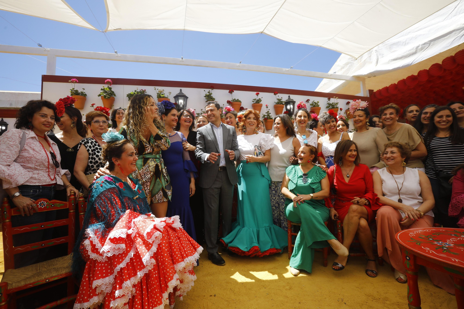 La visita de Juanma Moreno a la Feria de Córdoba, en imágenes