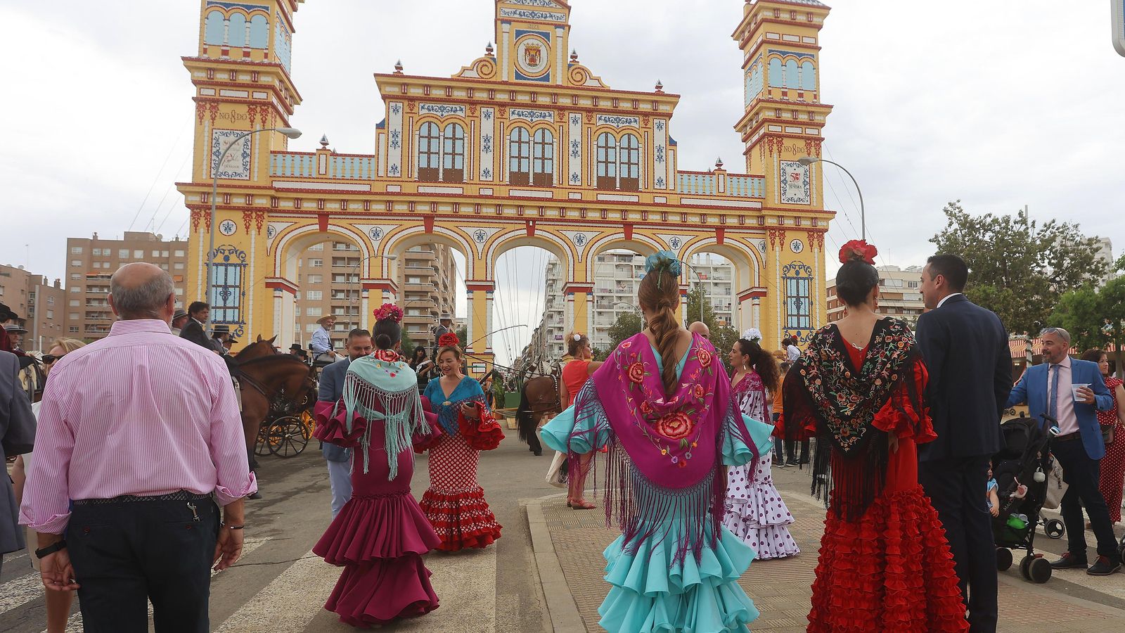 La portada, el punto de encuentro ineludible de esta ciudad efímera.