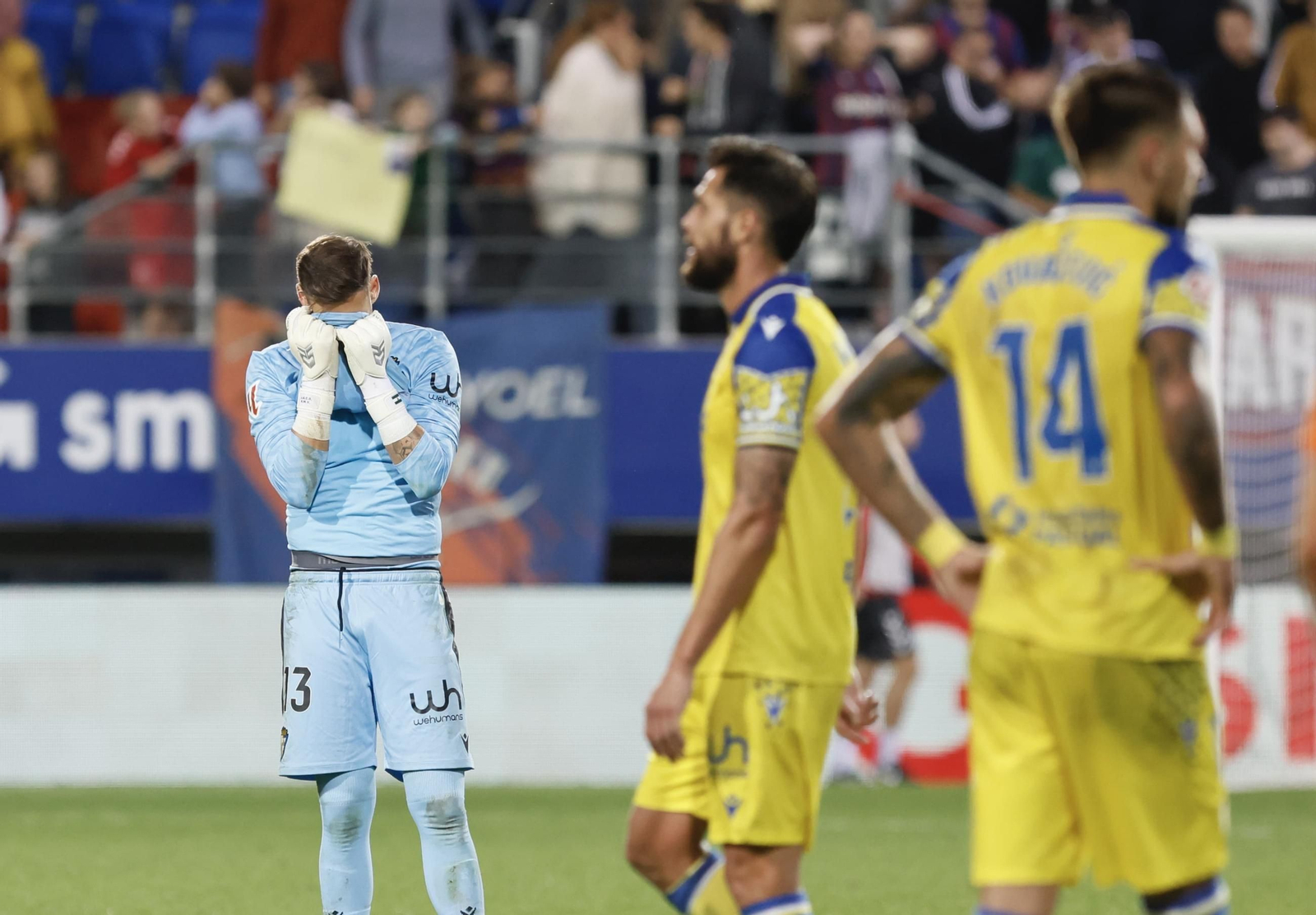 Las imágenes del partido de fútbol Éibar - Cádiz