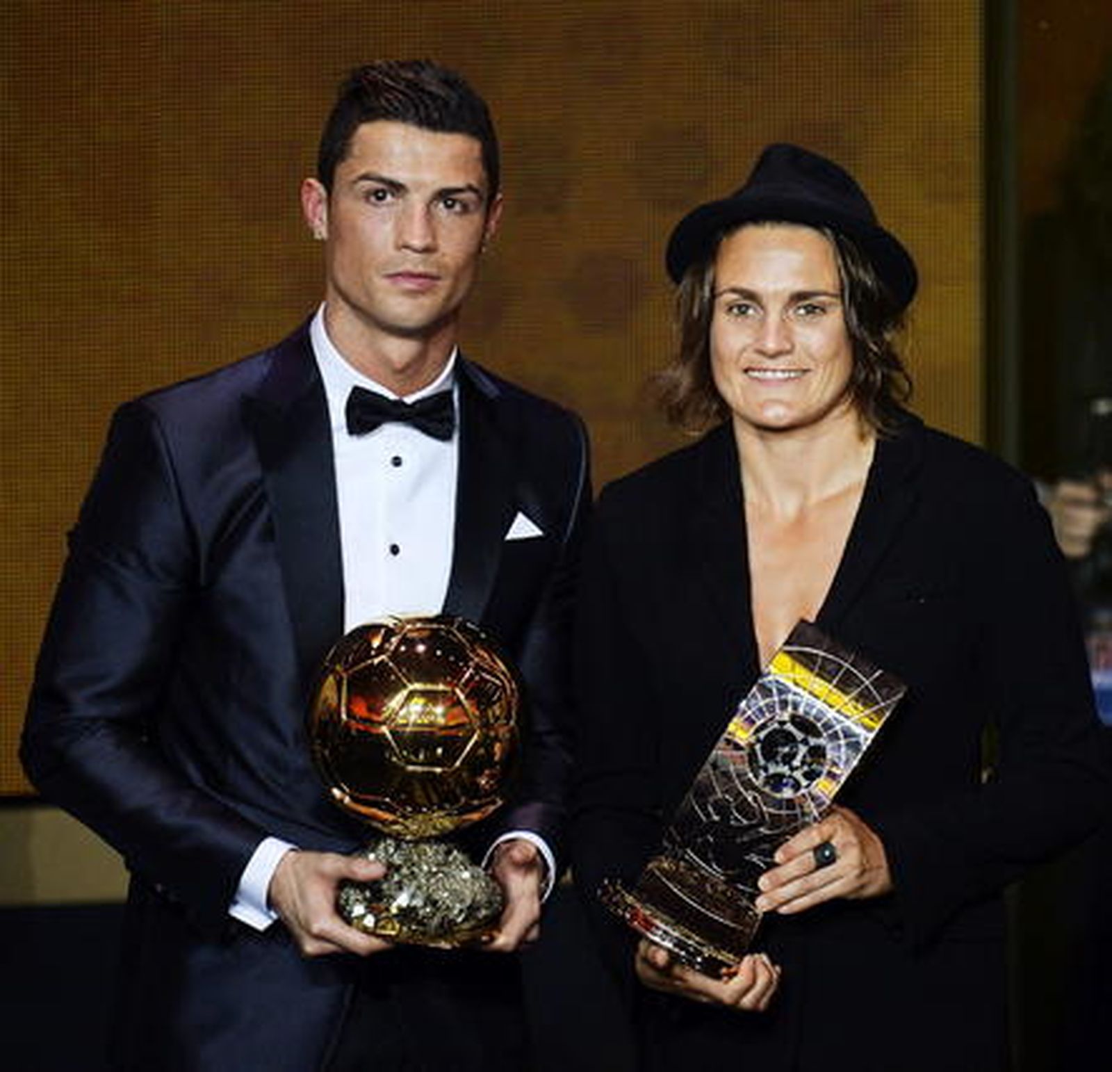 Cristiano Ronaldo y la alemana Nadine Angerer

Foto: EFE