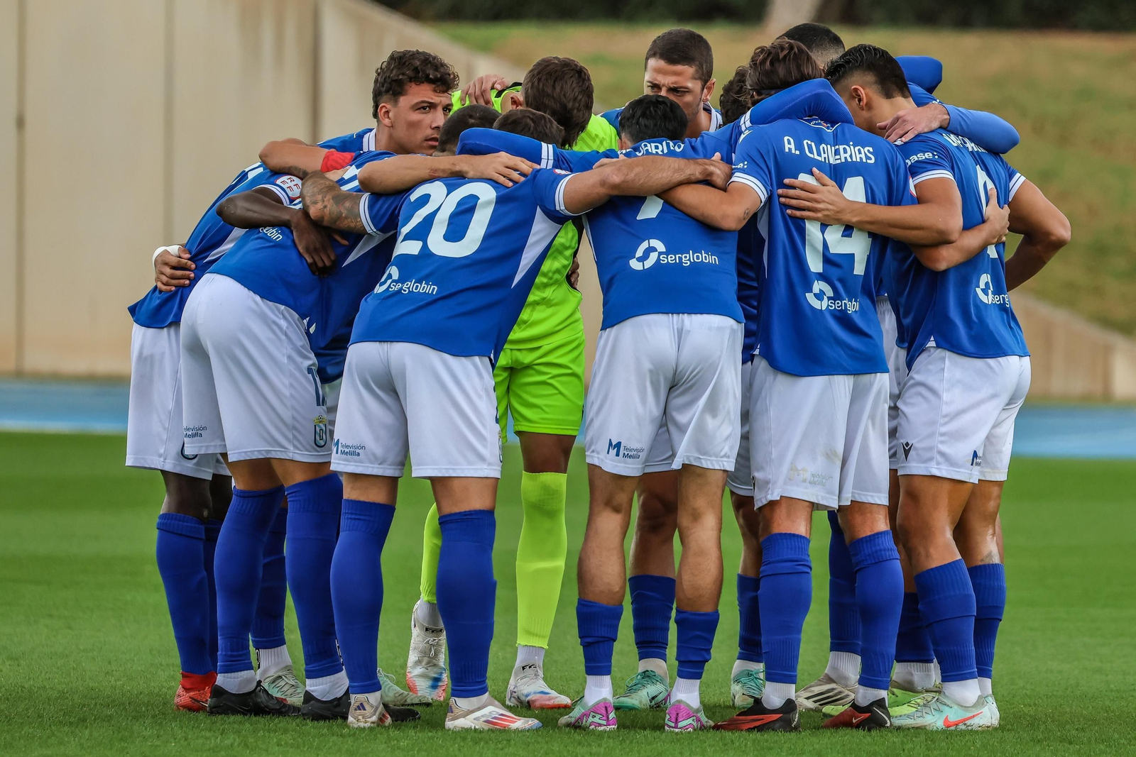 Arenga de los jugadores del Melilla antes de un partido.