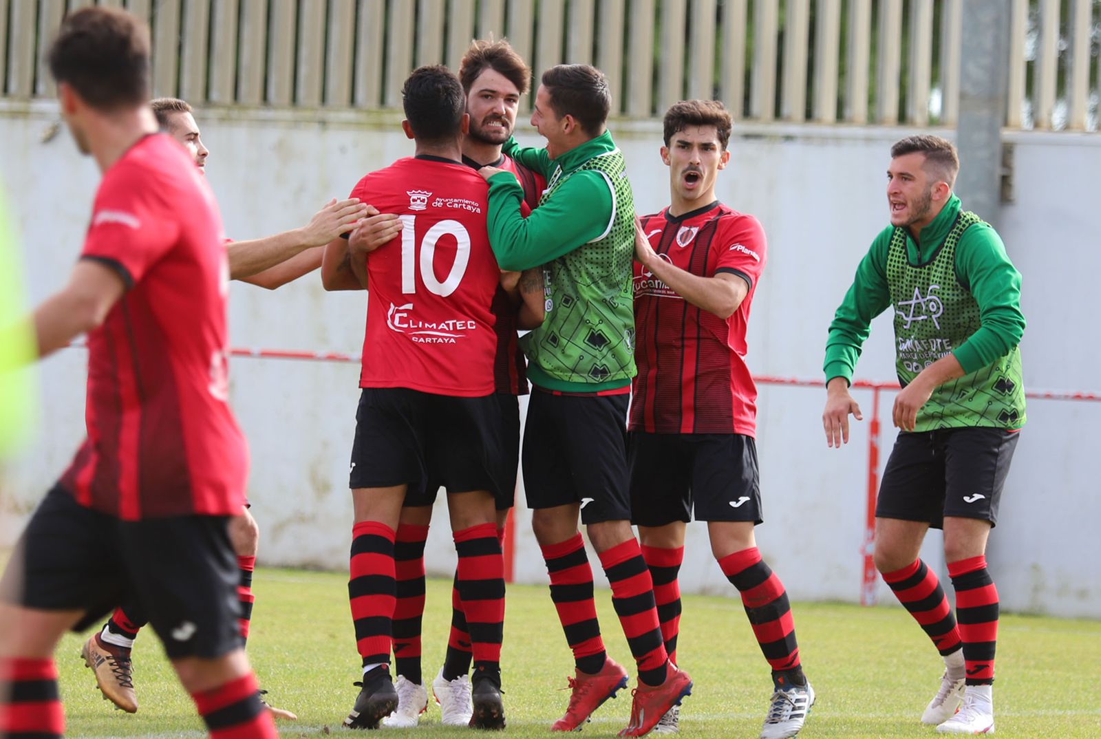 Imágenes del encuentro entre el Cartaya y el atlético Onubense