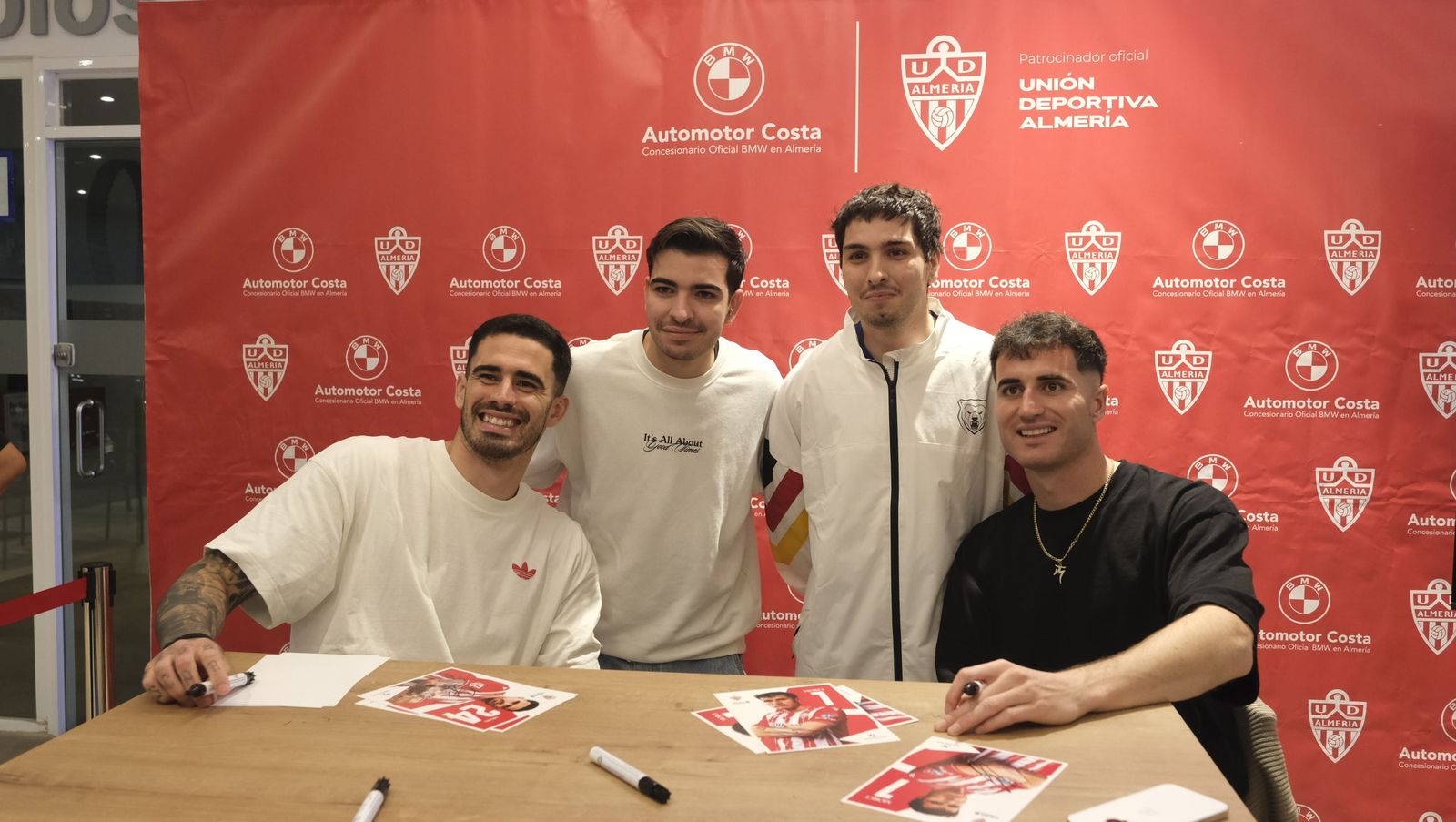 La firma de autógrafos de Jon Morcillo y Miguel de la Fuente en Automotor Costa BMW