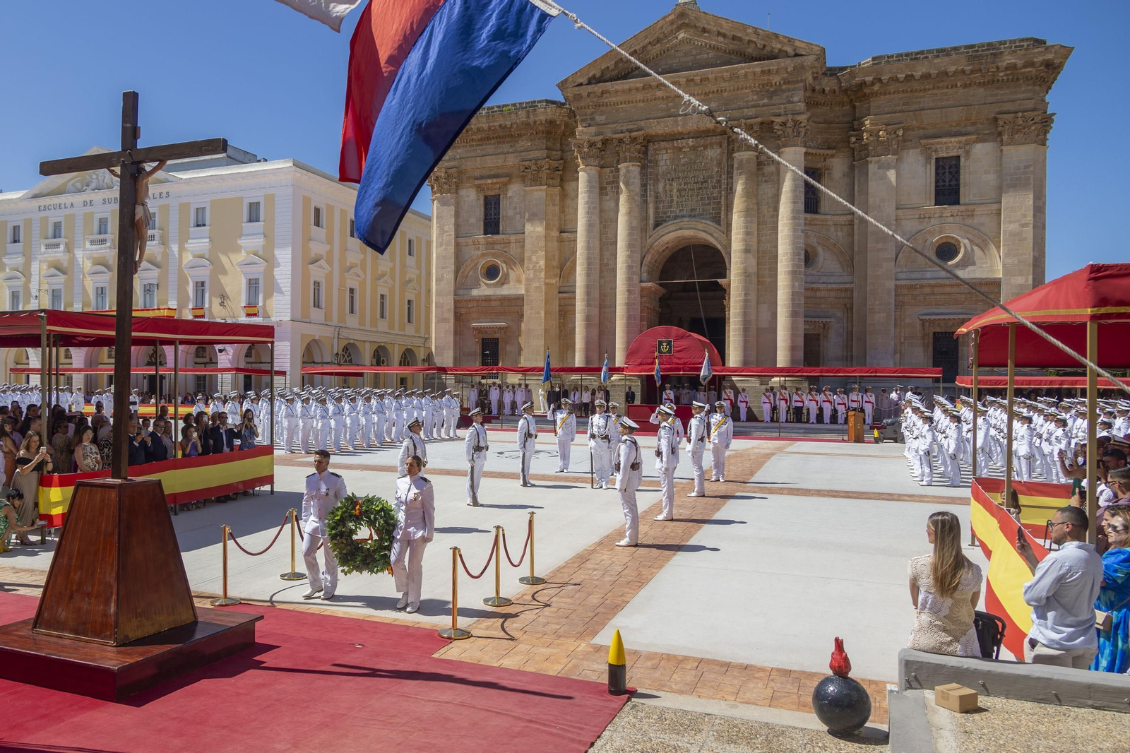 Las imágenes de la entrega de despachos a los nuevos suboficiales de la Armada Las imágenes de la entrega de despachos a los nuevos suboficiales de la Armada