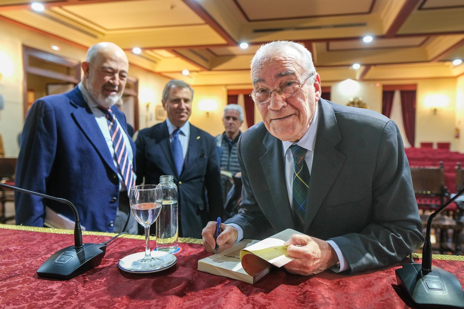 José León Castro en primer término, con Pablo Badillo y Benito Mateos-Nevado