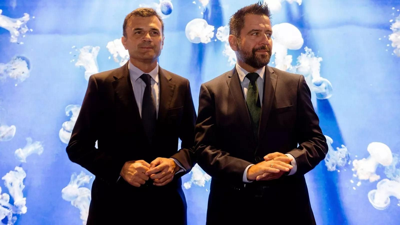 Una de las imágenes que dejó la jornada inaugural del Blue Zone Forum, en la que aparecen juntos el alcalde de Cádiz, Bruno García, y el delegado especial de la Zona Franca en Cádiz, Fran González