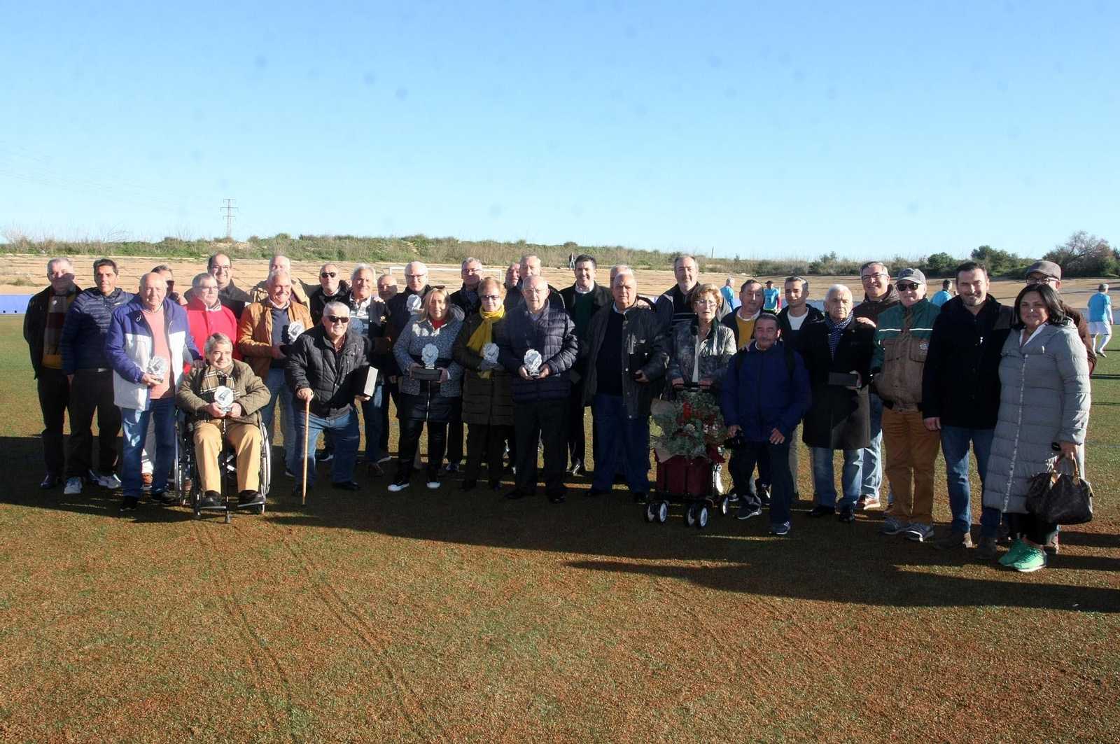 Imágenes del partido homenaje a los árbitros históricos de fútbol de Huelva