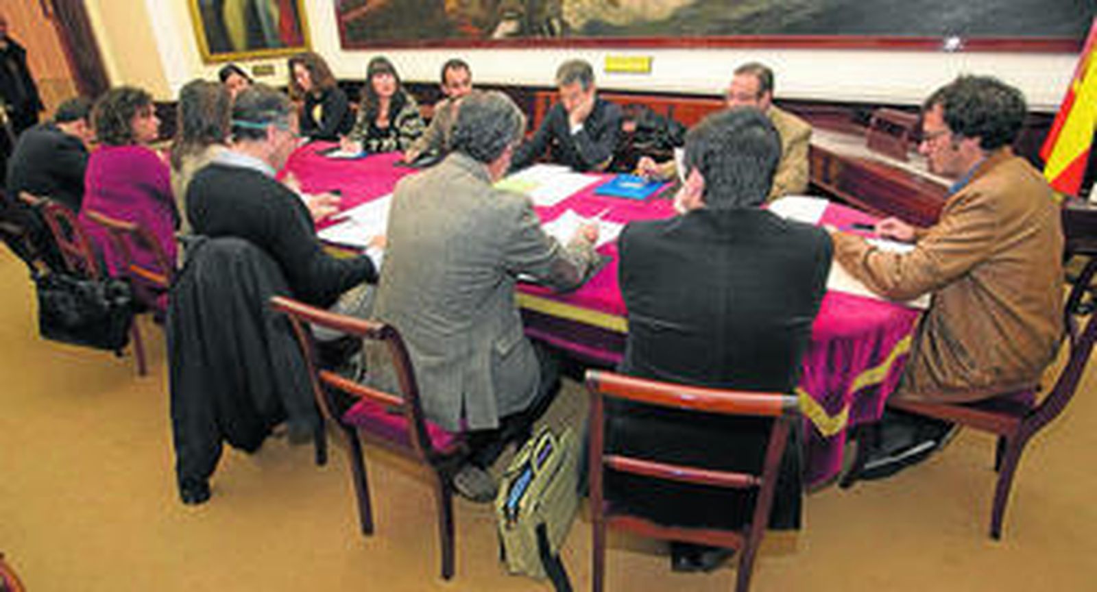 El Consejo Rector del IFEF decidió el pasado jueves la regularización de los contratos de 33 trabajadores.