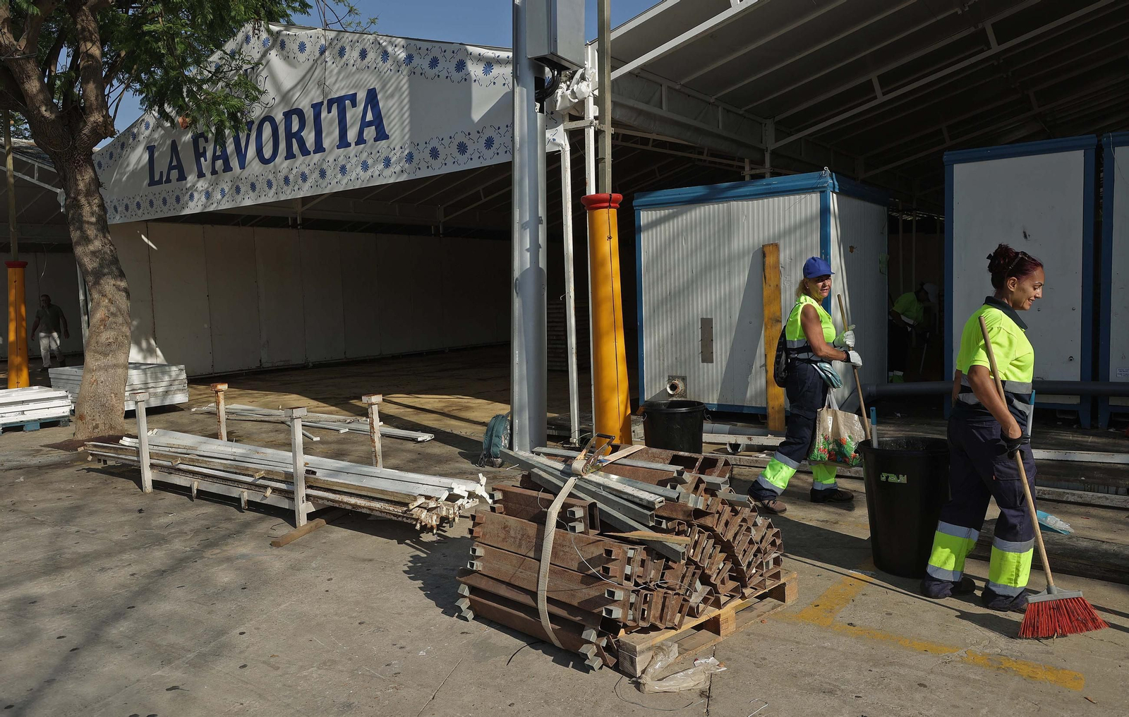 Fotos del desmontaje de la Feria Real de Algeciras