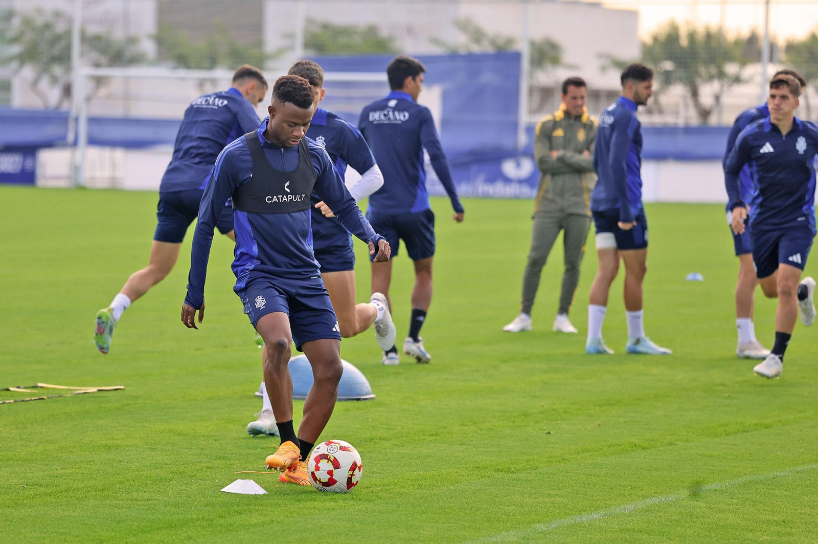 Imágenes del entrenamiento del Recre en la Ciudad Deportiva Francisco Mendoza