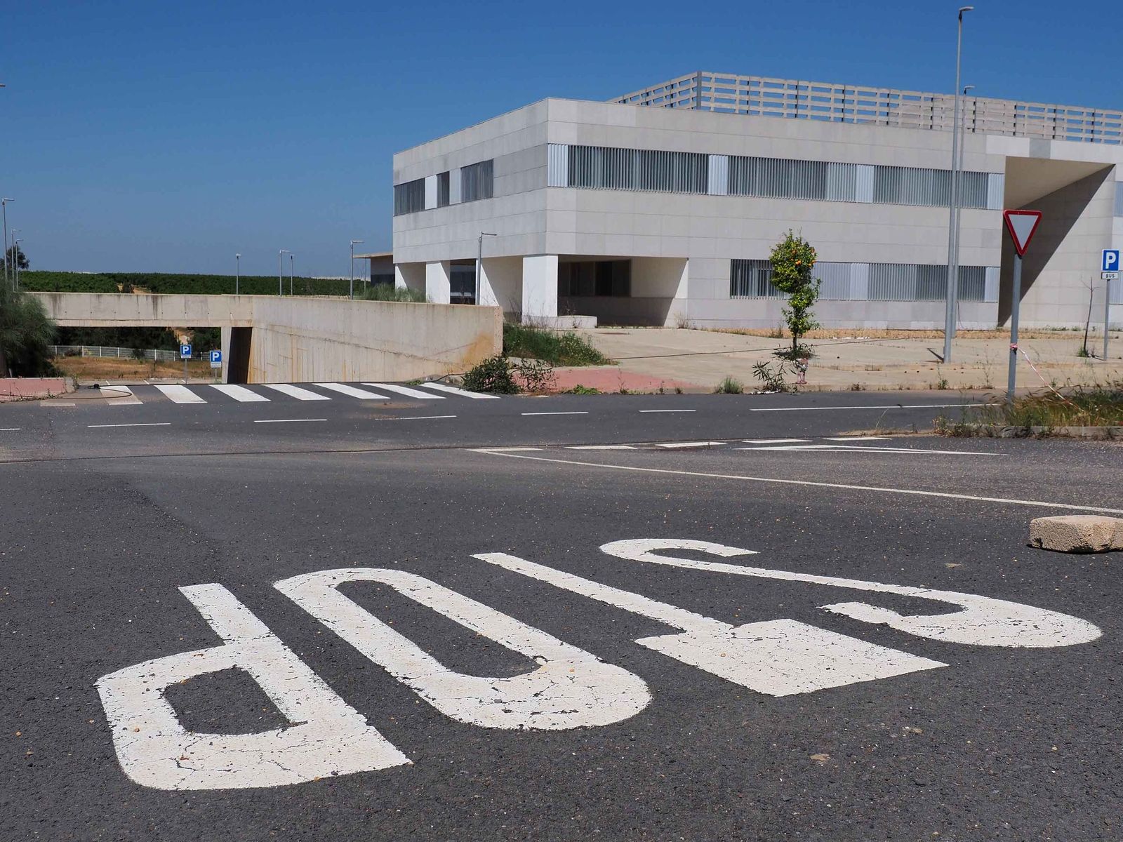 Exteriores del Hospital de Alta Resolución de la Costa Occidental de Huelva.