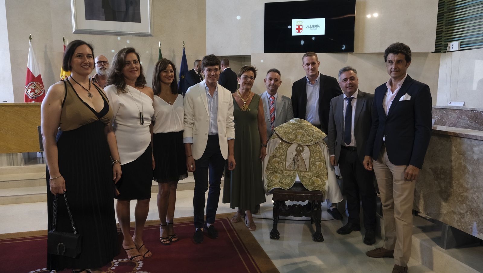 Imágenes de la entrega del Capote de Paseo a Jorge Martínez